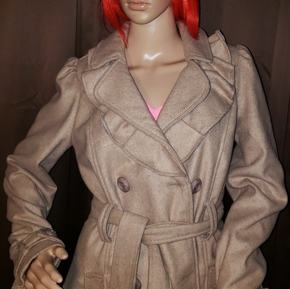 New Long Ruffled Coat - Picture 3 of 4